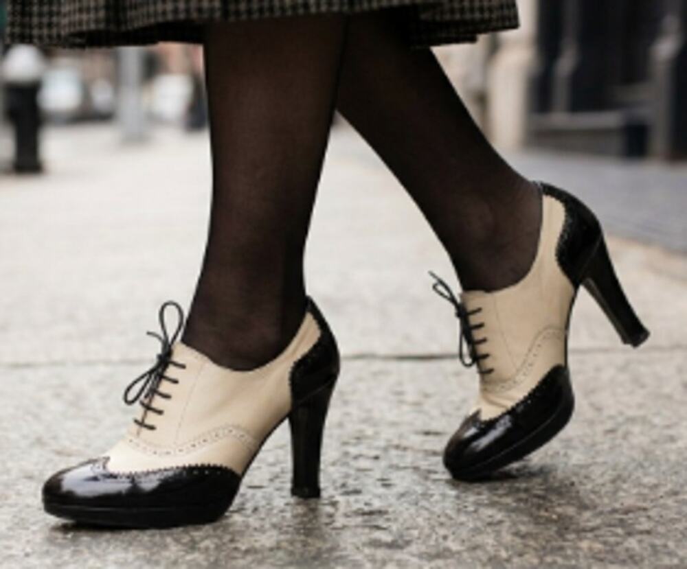 Via Spiga Cream & Black Spectator Oxford Heels sz 9M